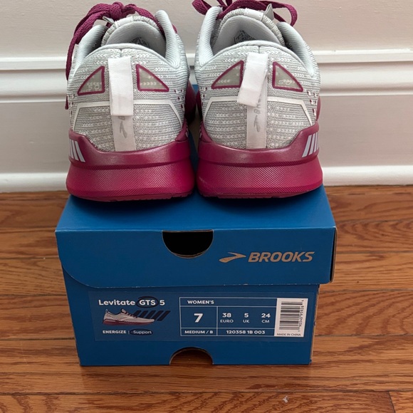 Brooks Women's Levitate GTS 5 Athletic Shoes - White and Purple - Picture 5 of 8